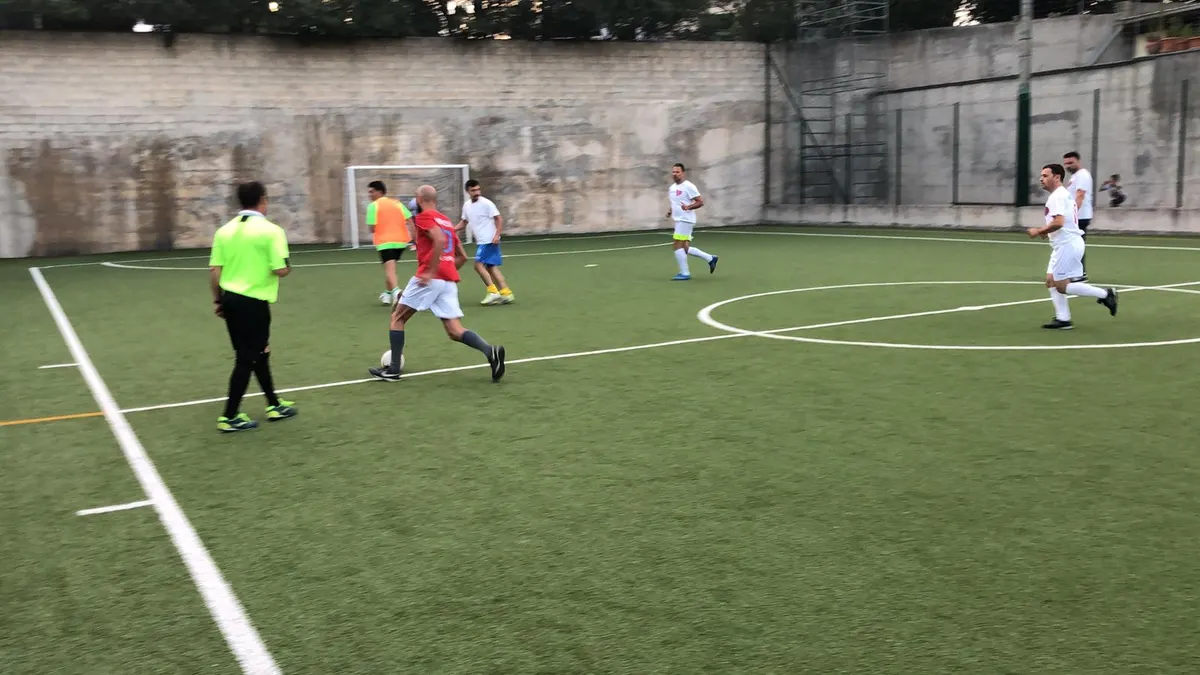 Un'azione di gioco a centrocampo durante l'edizione 2019 del torneo