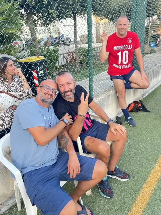 Amici a bordo campo durante l'edizione 2026 del torneo